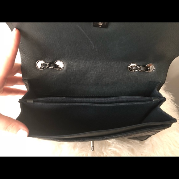 ❌SOLD❌ CHANEL Flap Navy Quilted Caviar Leather - Picture 7 of 8